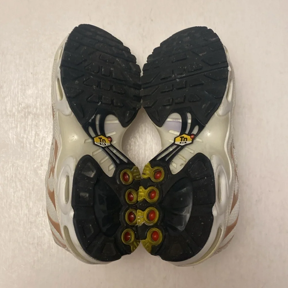 NIKE Air Max Plus CD0609-105 Sneakers Size 6Y or Women’s 7.5